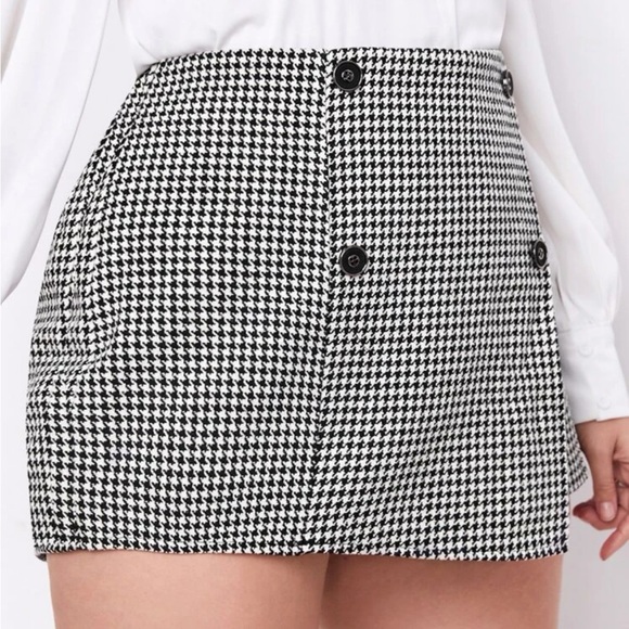 Black and White Houndstooth Wrap Skort with Faux Button Details NWOT - Picture 4 of 15